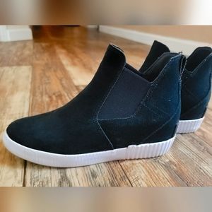 Sorel size 8.5 wedge boots